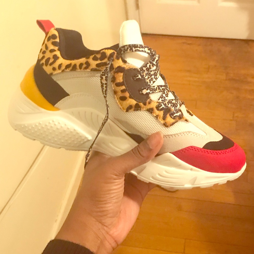 Steve Madden Antonia Leopard accent “Dad Sneakers”